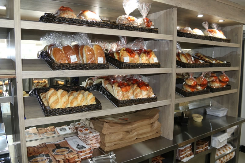 cesto doce prateleira padaria